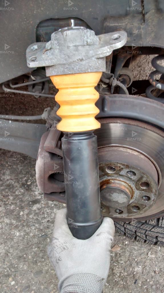 Замена отбойника амортизатора Ford Transit в Саратове