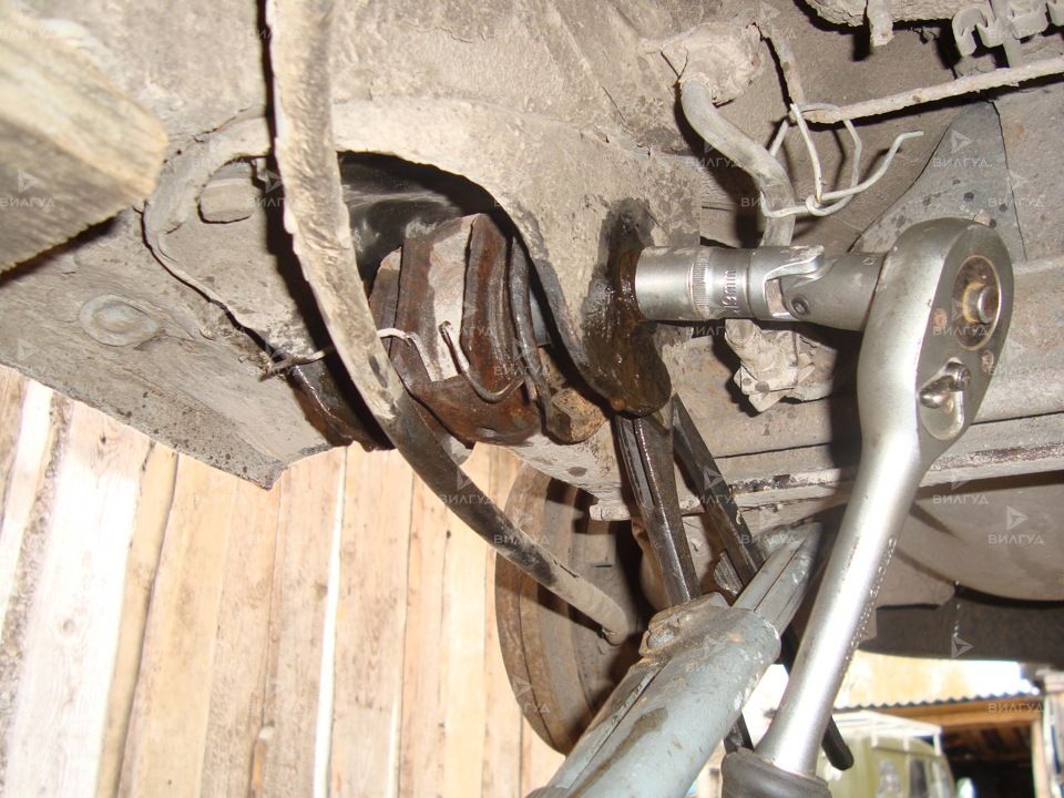 Замена сайлентблоков задней балки Chevrolet Suburban в Саратове