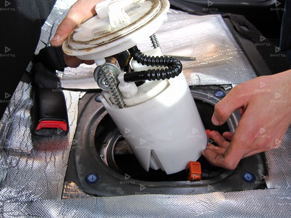 Замена топливного фильтра Mitsubishi Colt в Саратове